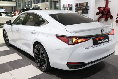 Lexus ES 300h F Sport Design