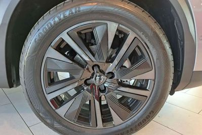 Peugeot 2008 GT Exclusive e-DCS6 1.2 PureTech mHEV