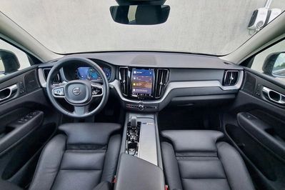 Volvo XC60 B5 B AWD Plus Dark