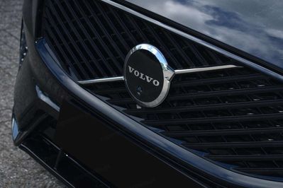 Volvo XC60 T6 Plug-In Hybrid AWD Ultra Dark