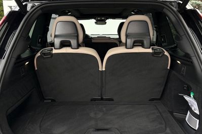 Volvo XC90 T8 AWD Plug-In Hybrid Plus Dark 7os