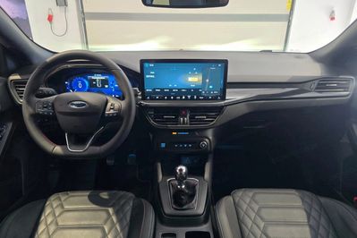 Ford Focus EcoBoost mHEV ST-Line