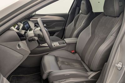 Peugeot 408 GT 1.2 mHEV e-DCS6