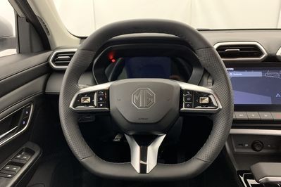 MG ZS Exclusive 1.5 Hybrid+ AT