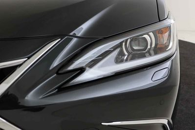 Lexus ES 300h Business Edition 2.5 E-CVT