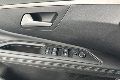 Peugeot 3008 Allure 1.6 Hybrid e-EAT8