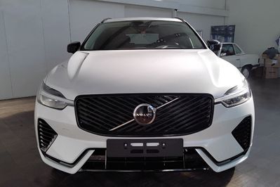 Volvo XC60 B5 AWD Plus Dark
