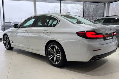 BMW Seria 5 520i mHEV aut
