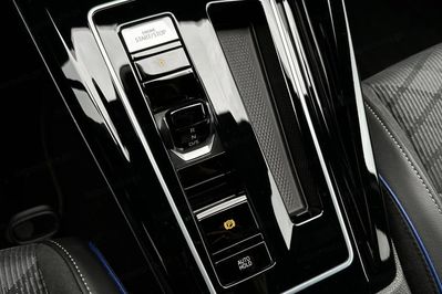 Volkswagen Golf 1.5 eTSI OPF R-Line DSG