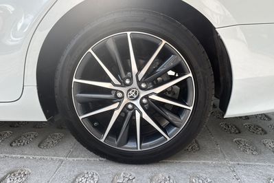 Toyota Camry Executive 2.5 Hybrid  CVT