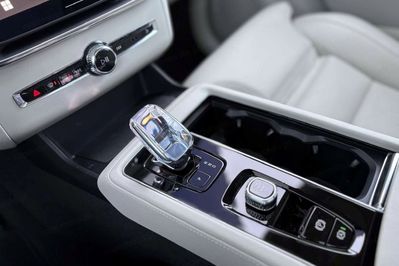 Volvo XC90 T8 AWD Plug-In Hybrid Ultra Bright