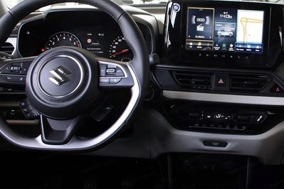 Suzuki Swift Premium Plus 1.2 Dualjet SHVS