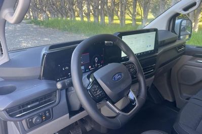 Ford Transit Custom 320 L2H1 Limited PHEV CVT