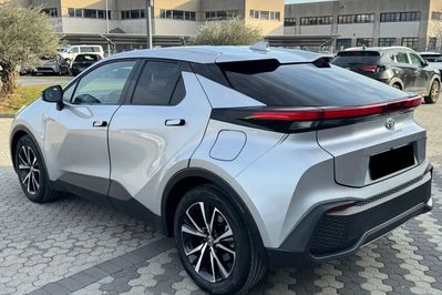 Toyota C-HR Style 2.0 Hybrid Dynamic Force Plug-in