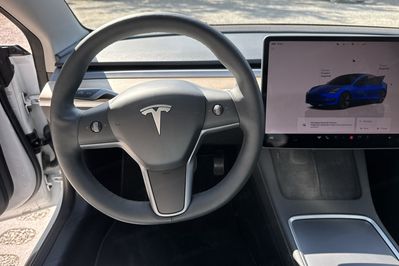 Tesla Model 3 RWD