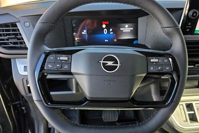 Opel Vivaro XL L2H1 EAT8 Zabudowa Byrgadowa