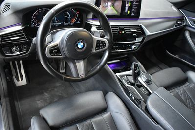 BMW Seria 5 520d xDrive M Sport mHEV aut