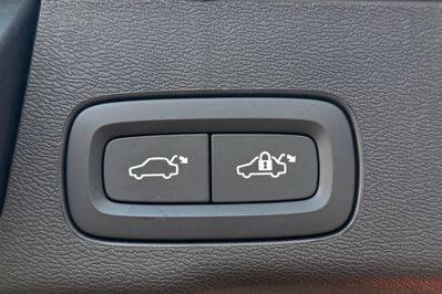 Volvo XC60 B5 B AWD Plus Dark aut