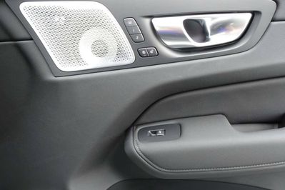 Volvo XC60 B5 AWD Ultra Dark