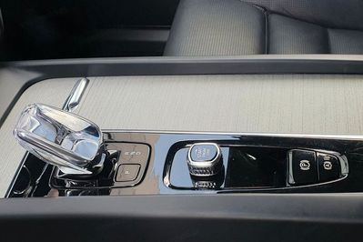 Volvo XC60 B5 B AWD Plus Dark aut