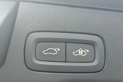 Volvo XC60 B5 B AWD Plus Dark aut