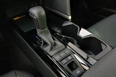 Toyota Camry Hybrid Dynamic Force Executive e-CVT