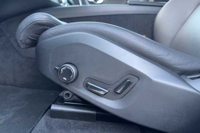 Volvo XC60 B5 B AWD Plus Dark aut