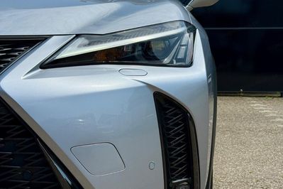 Lexus UX 300h F Sport Design 2.0 Hybrid Dynamic Force