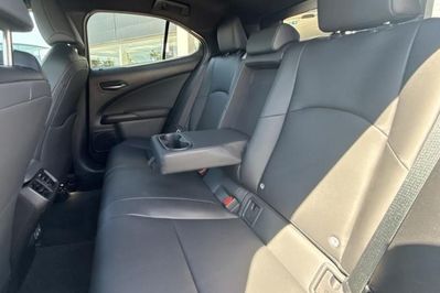 Lexus UX 300h F Sport Design Hybrid Dynamic Force