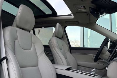 Volvo XC90 T8 AWD Plug-In Hybrid Ultra Bright