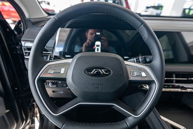 JAC JS8 PRO Pro 1.5 T-GDI 7 DCT 7os.