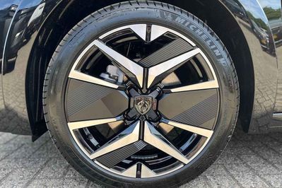 Peugeot 208 GT e-DCS6 1.2 mHEV