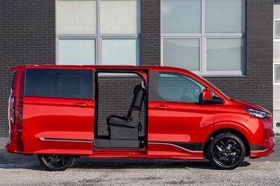 Ford Tourneo Custom L1H1 PHEV Sport AT