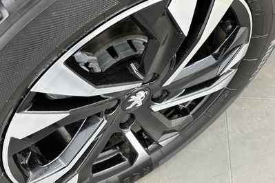 Peugeot 2008 Allure 1.2 PureTech EAT8