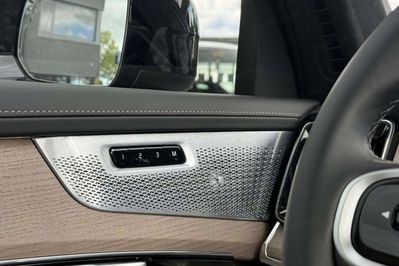 Volvo XC90 B5 AWD Ultra Dark