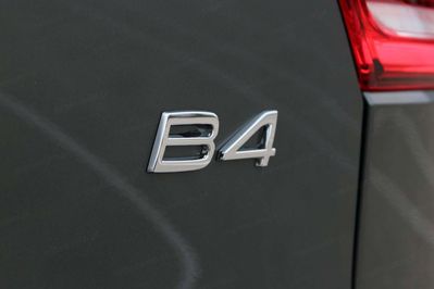 Volvo XC40 B4 Ultra Dark