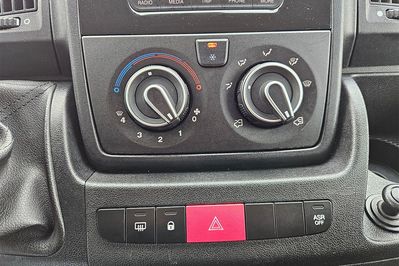 Peugeot Boxer Kontener 8EP + Winda