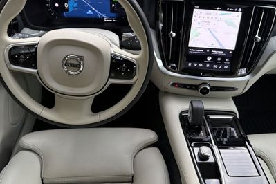Volvo V60 T6 AWD Plug-In Hybrid Plus Dark