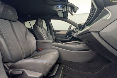 Peugeot 408 GT 1.2 mHEV e-DCS6