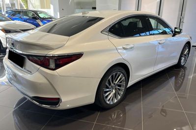 Lexus ES 300h Omotenashi