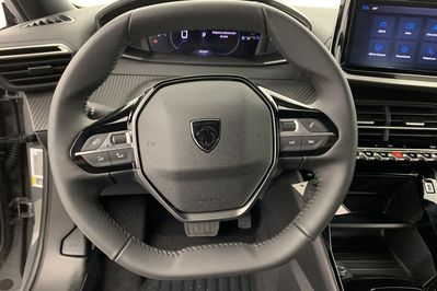 Peugeot 2008 ALLURE 1.2 mHEV e-DCS6