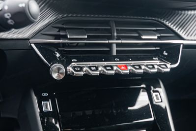 Peugeot 2008 Allure e-DCS 1.2 mHEV