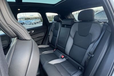 Volvo XC60 T8 Plug-In Hybrid AWD Ultra Dark