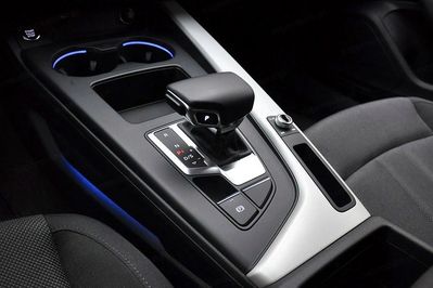 Audi A4 40 TFSI mHEV S tronic
