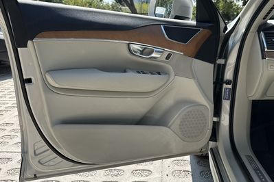 Volvo XC90 B5 D AWD Momentum Pro