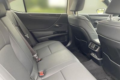 Lexus ES 300h F Sport Design