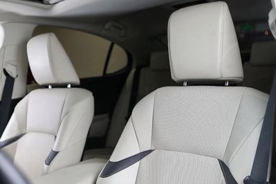 Lexus ES 300h F Sport Design