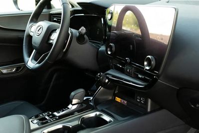 Lexus NX 350h Omotenashi 2.5 Hybrid AWD
