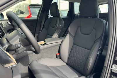 Volvo XC60 B5 B AWD Plus Dark