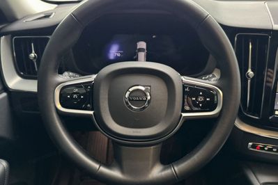 Volvo XC60 B5 B AWD Plus Dark aut